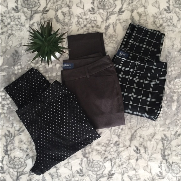 Old Navy Pants - 💸 SOLD 💸. Old Navy  Mid-Rise Pixie Pants